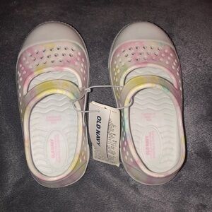 Old Navy Waterproof Tie Dye Shoes/ Toddler size‎ 5 "NWT"